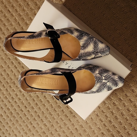 Sling back heels, size 8, brand new, never worn. - Picture 2 of 4